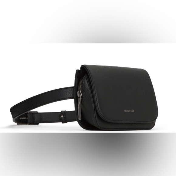 Matt & Nat Handbags - MATT & NAT
Park Dwell Vegan Leather Belt Bag. Black. Excellent condition